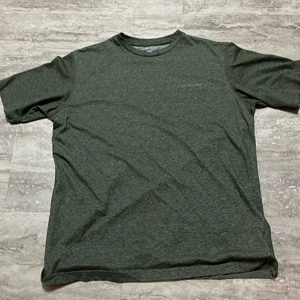 Columbia t-shirt large
